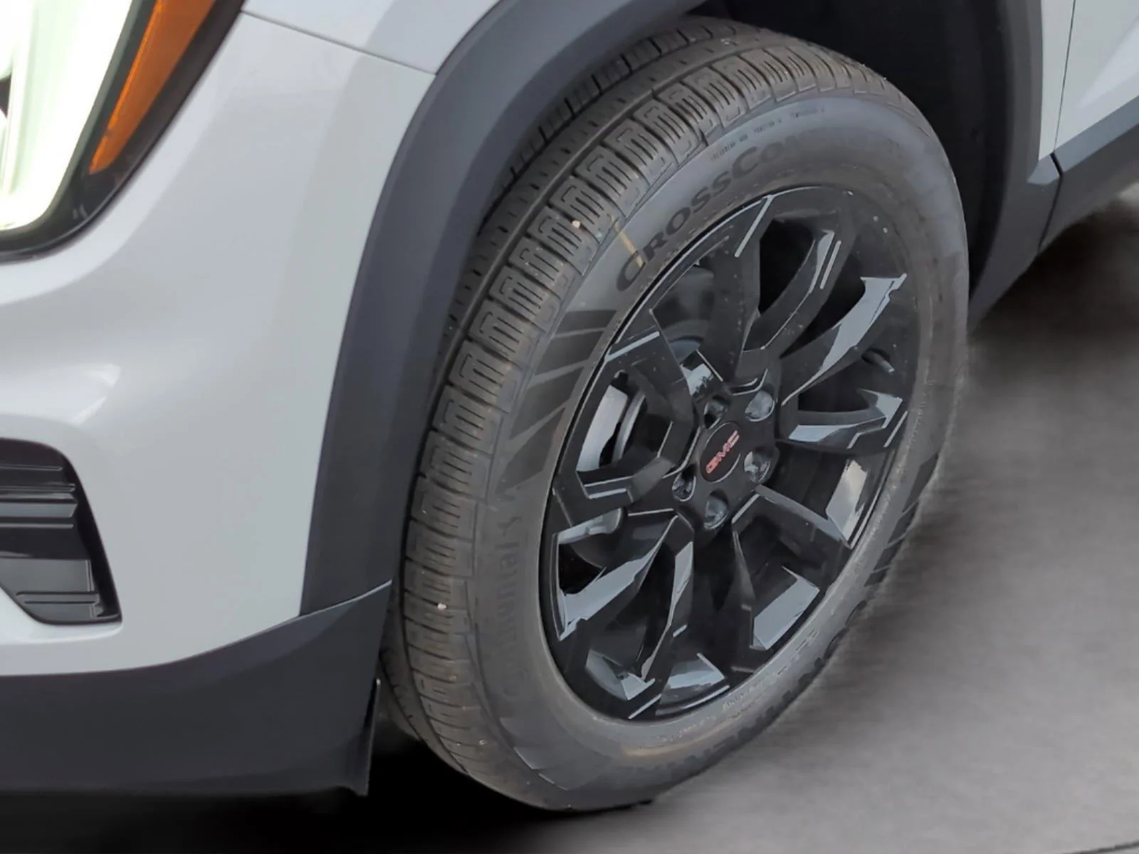 New 2026 Summit White GMC Elevation image 30