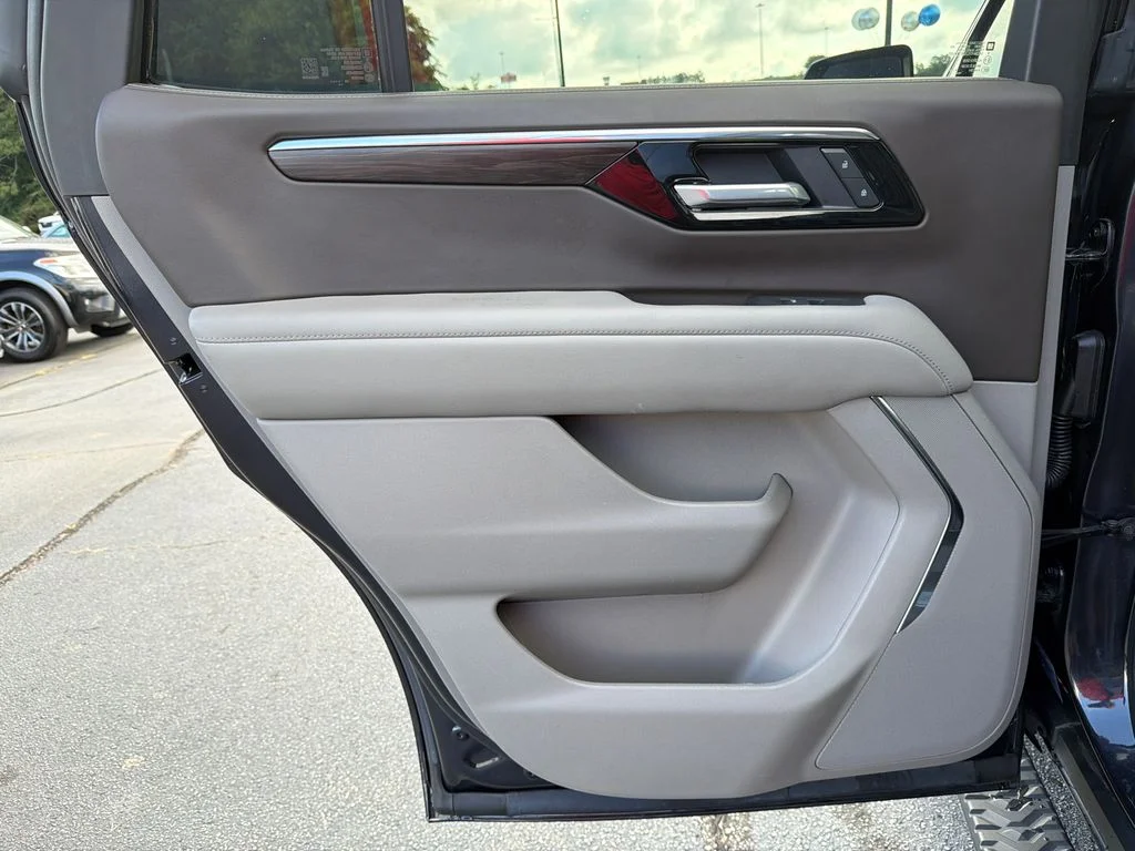 Used 2025 Gray Chevrolet Z71 image 22