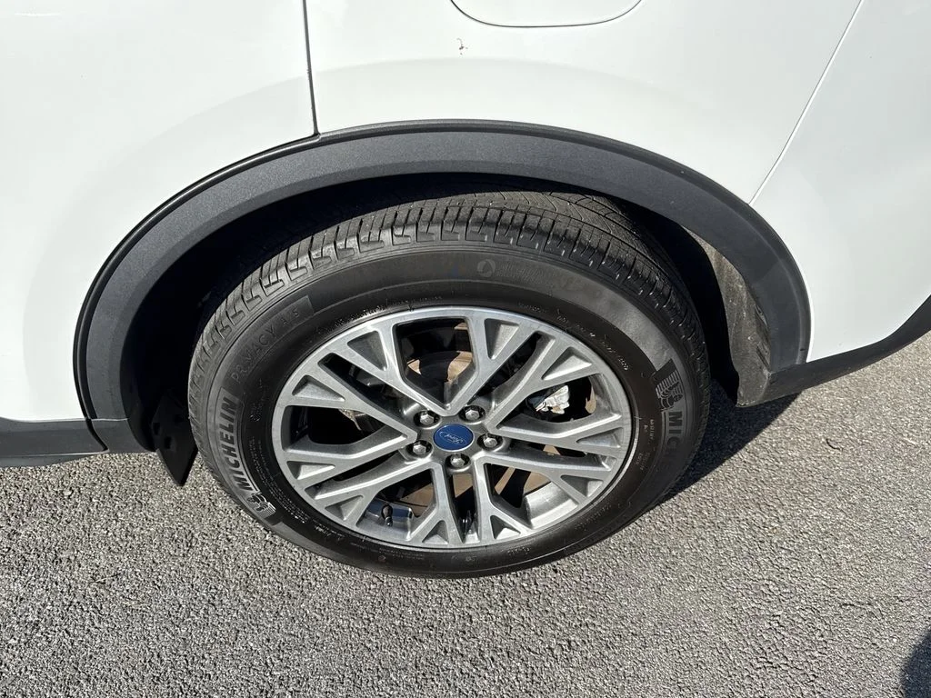Used 2022 Oxford White Ford SEL image 6