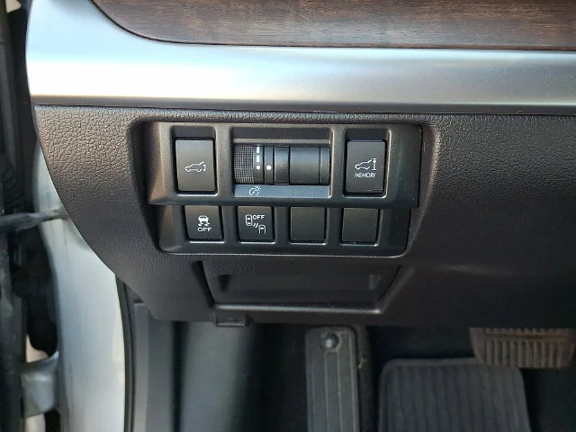 Used 2016 Silver Subaru 2.5i image 24