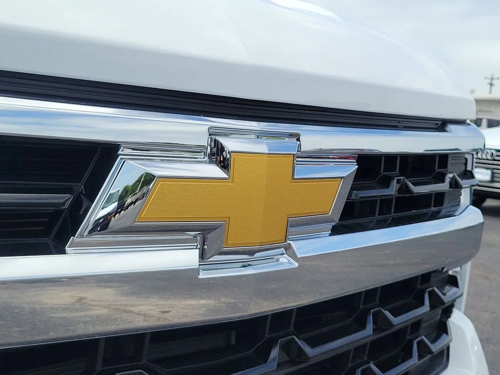 New 2026 Summit White Chevrolet LT image 31