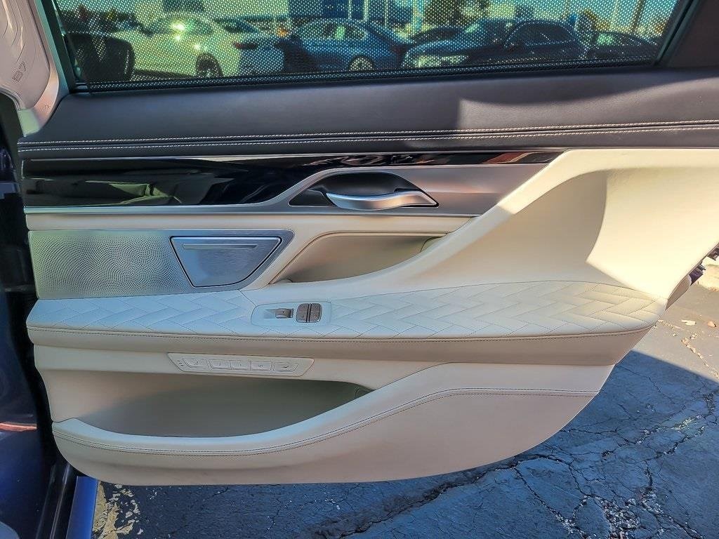 2022 BMW B7 - Image 26