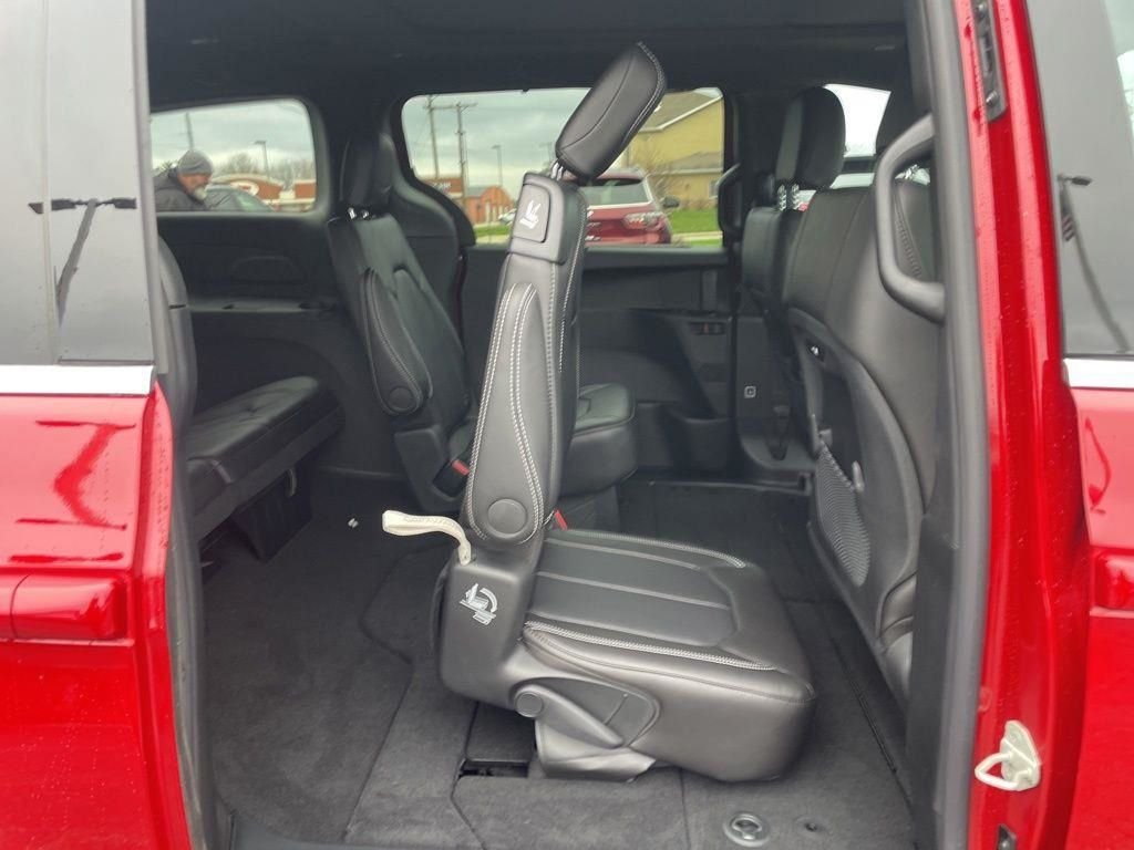 New 2026 Red Hot Pearl-Coat Exterior Paint Chrysler Select image 35