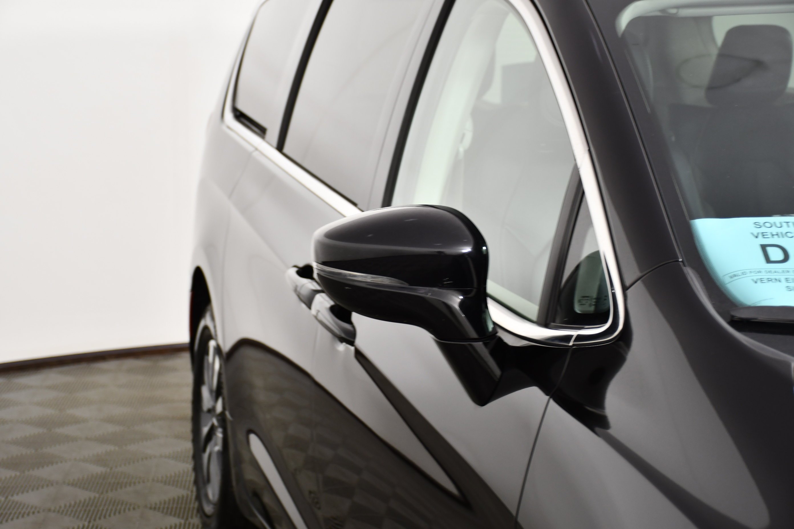 Used 2024 Diamond Black Crystal Pearlcoat Chrysler Hybrid Select image 14