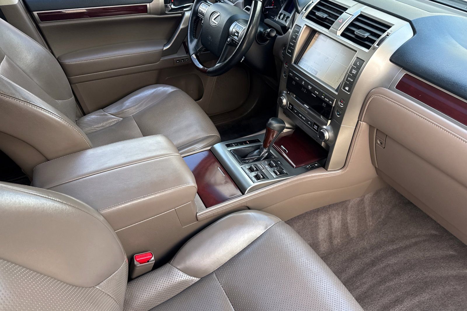 Used 2019  Lexus 460 Luxury image 17
