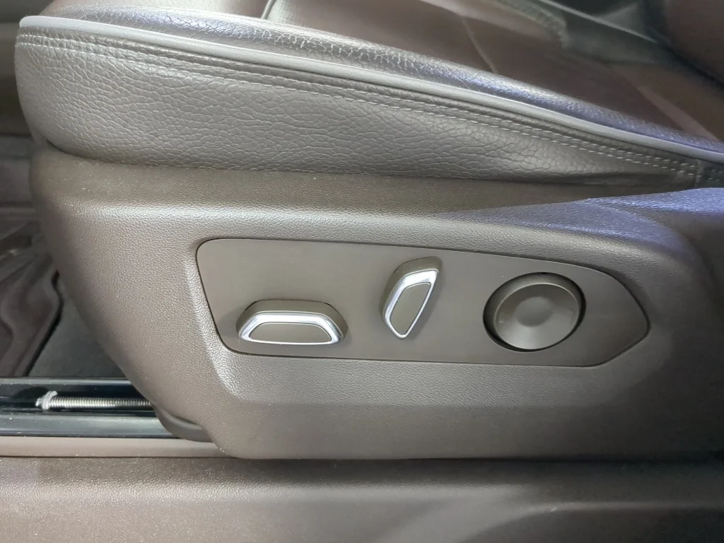 Used 2022 White GMC Denali image 13