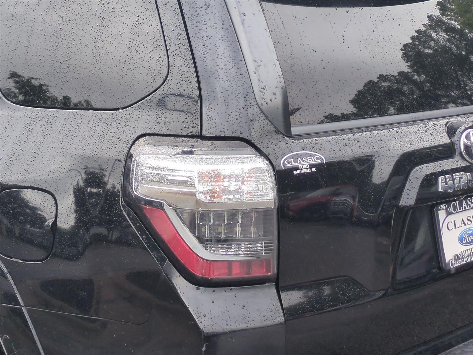 Used 2016 Midnight Black Metallic Toyota SR5 Premium image 12