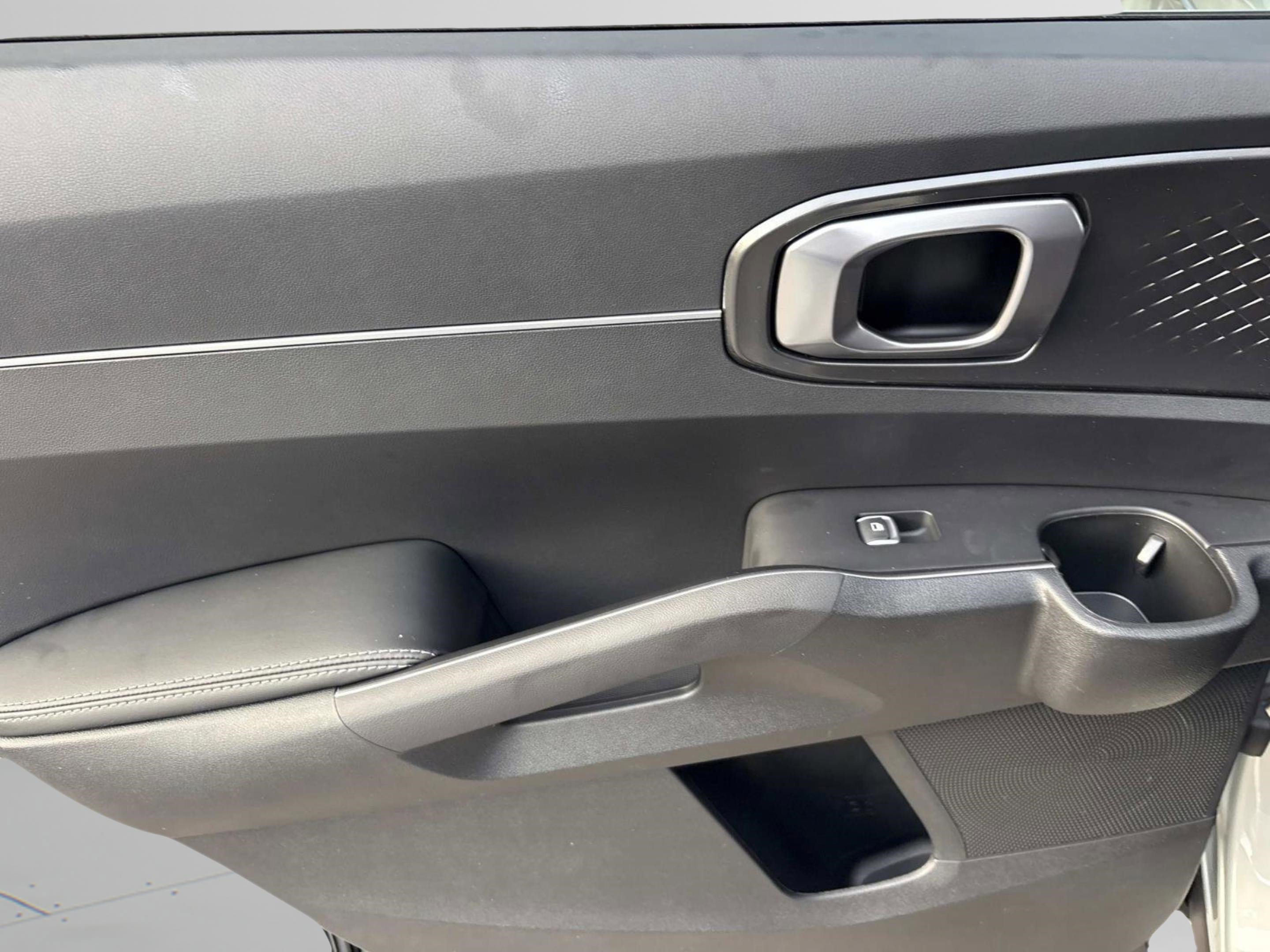 New 2026 Ivory Silver Kia LX image 18