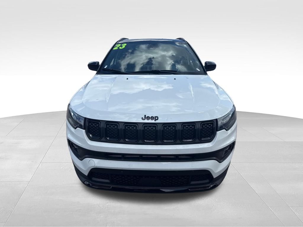 Used 2023 White Jeep Latitude image 10