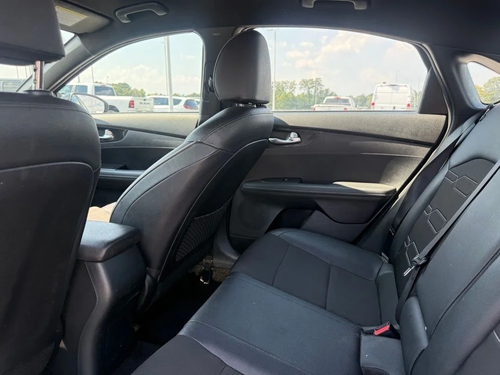 Used 2023 White Kia GT-Line image 24