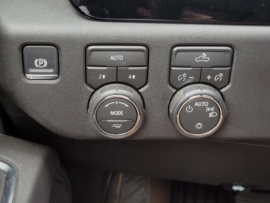 Used 2026 Sterling Gray Metallic Chevrolet LT image 27