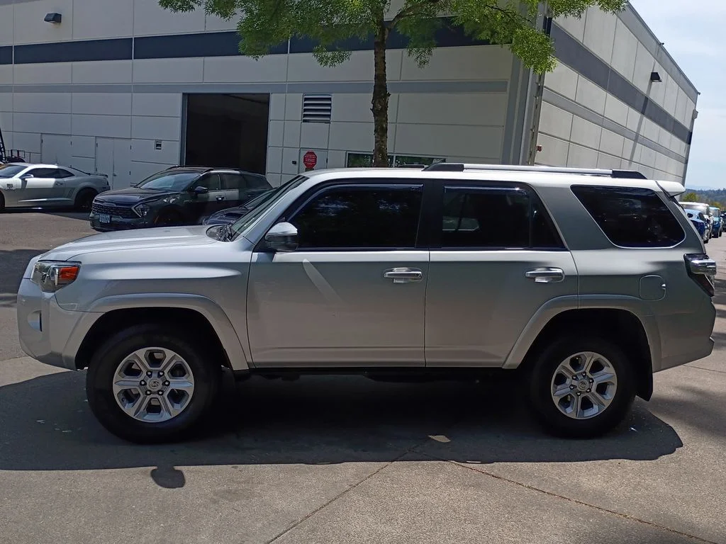 Used 2021 Classic Silver Metallic Toyota SR5 image 7