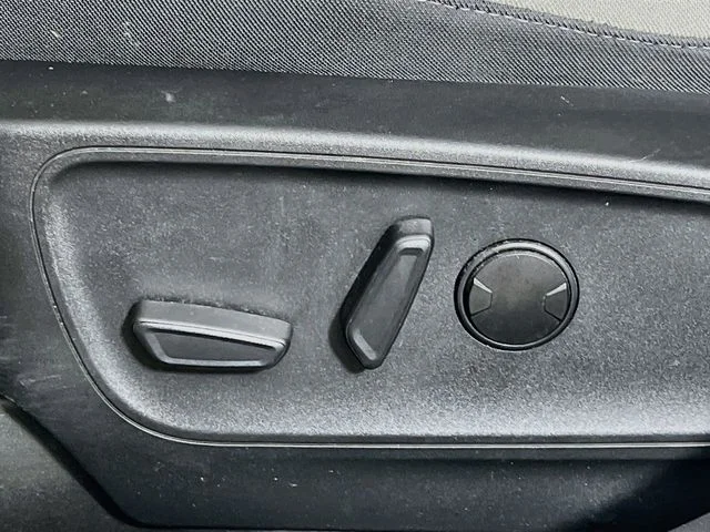 Used 2022 White Ford SE image 11