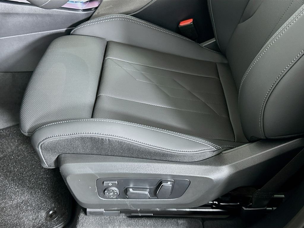 Used 2025 Dune Grey Metallic BMW 30 xDrive image 21