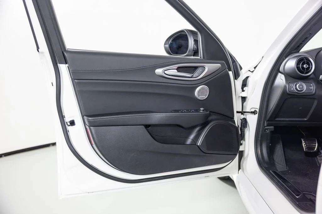 New 2026 Milano White Exterior Paint Alfa Romeo Veloce image 19