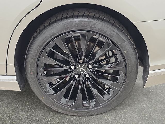 Used 2018 Silver Lexus 500 Base image 31