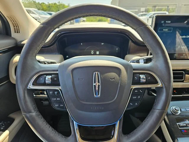 Used 2023 Ceramic Pearl Metallic Tinted Clearcoat Lincoln Reserve image 9