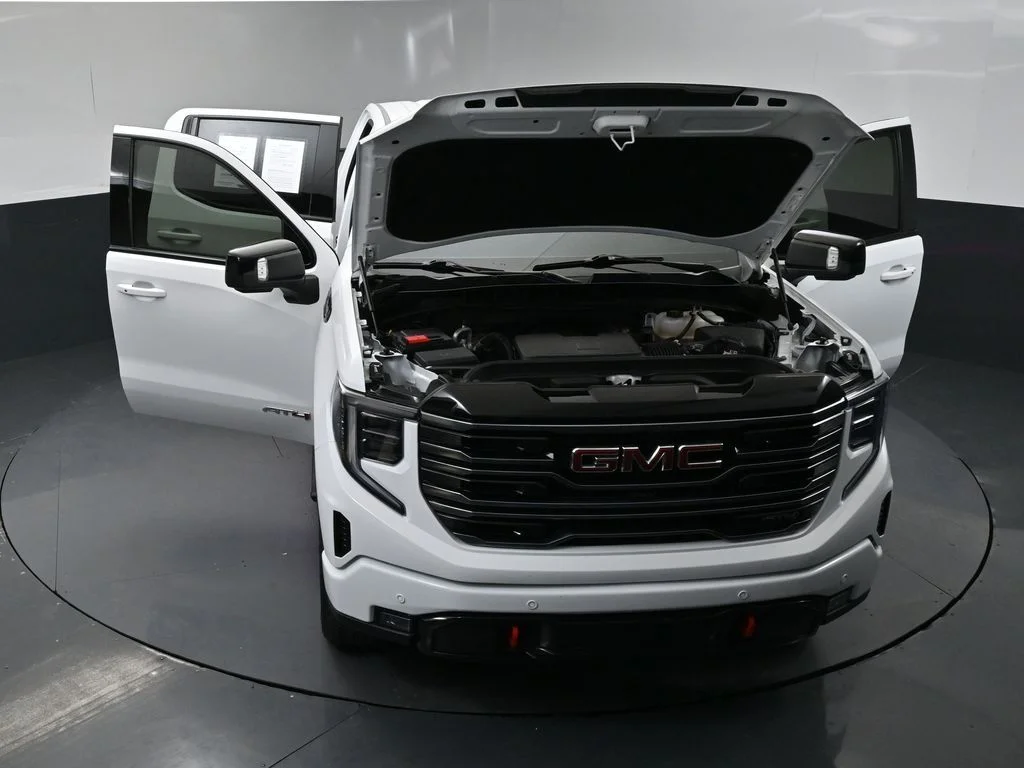 Used 2025 White GMC AT4 image 38