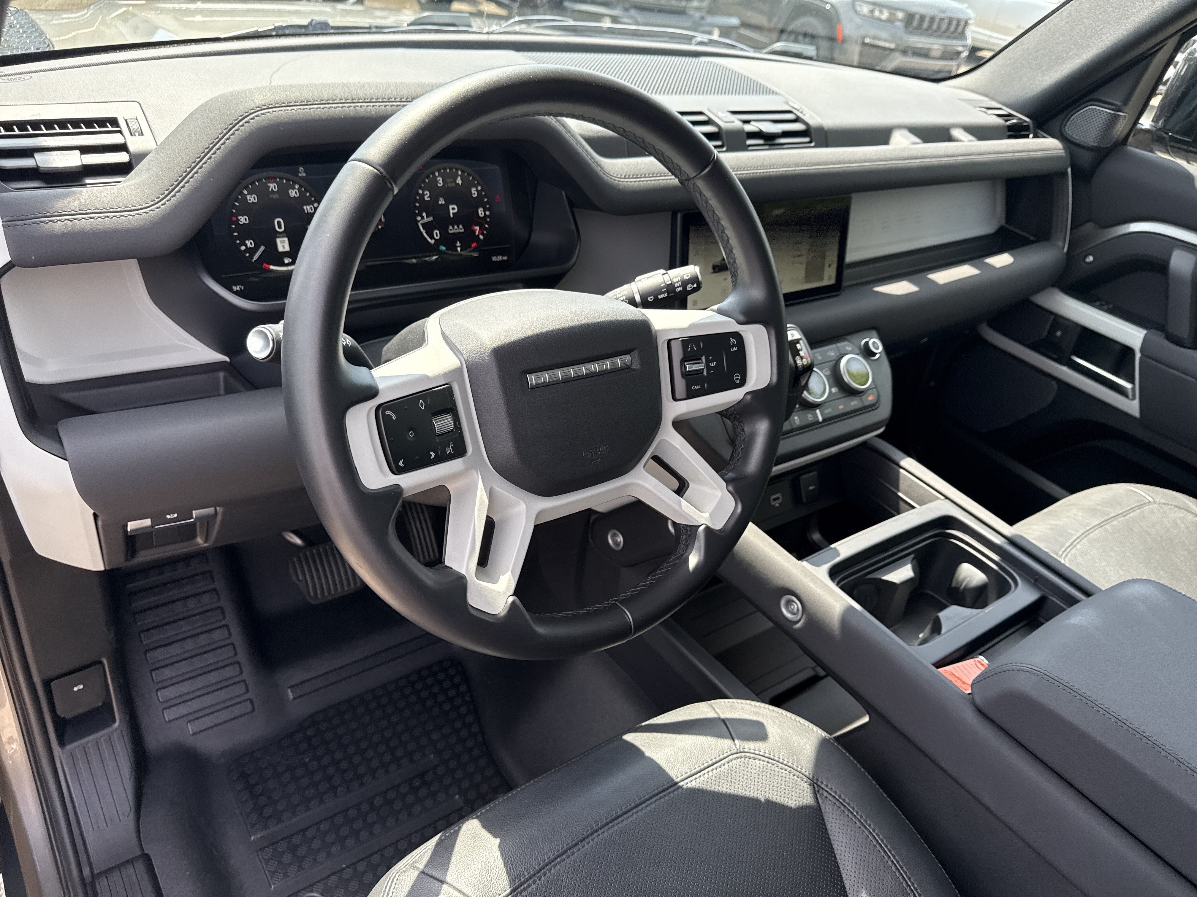 Used 2023  Land Rover S image 22