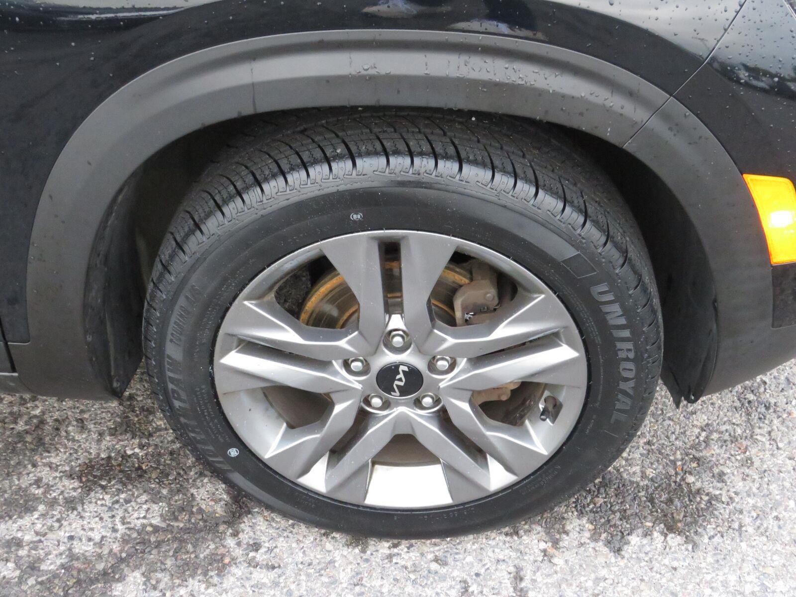 Used 2022 Cherry Black Kia S image 14