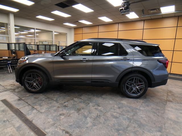 New 2026 Carbonized Gray Metallic Ford ST-Line image 4