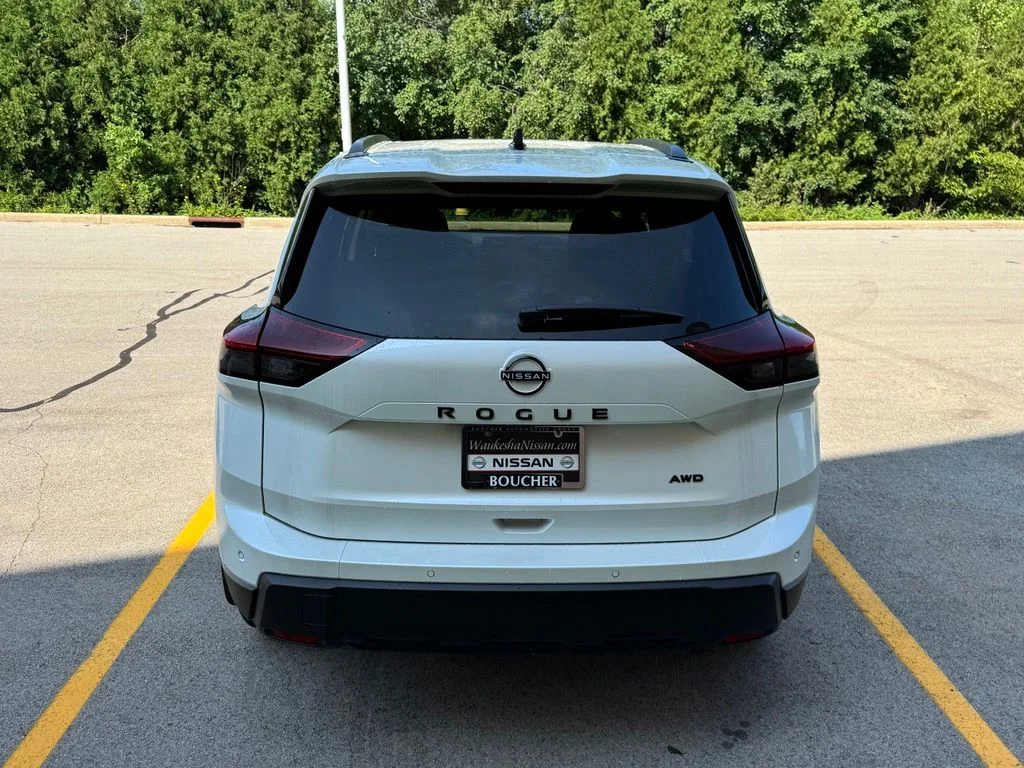 New 2026 Everest White Pearl Tricoat Nissan Dark Armor image 5