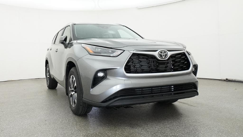 New 2026 Heavy Metal Toyota XLE image 17