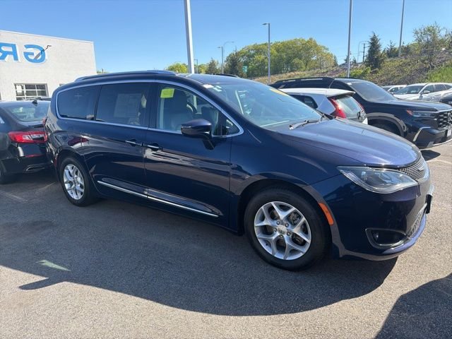 2017 Chrysler Pacifica Touring-L Plus's photo