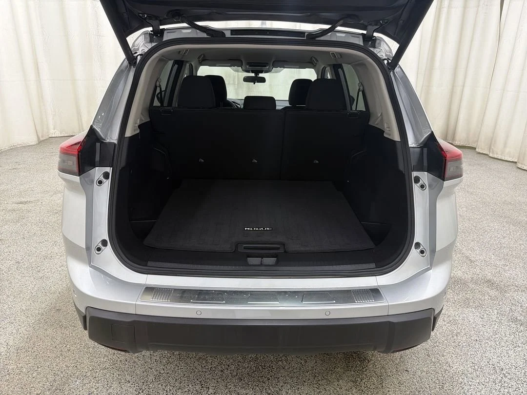 2025 Nissan Rogue SV - Photo 16