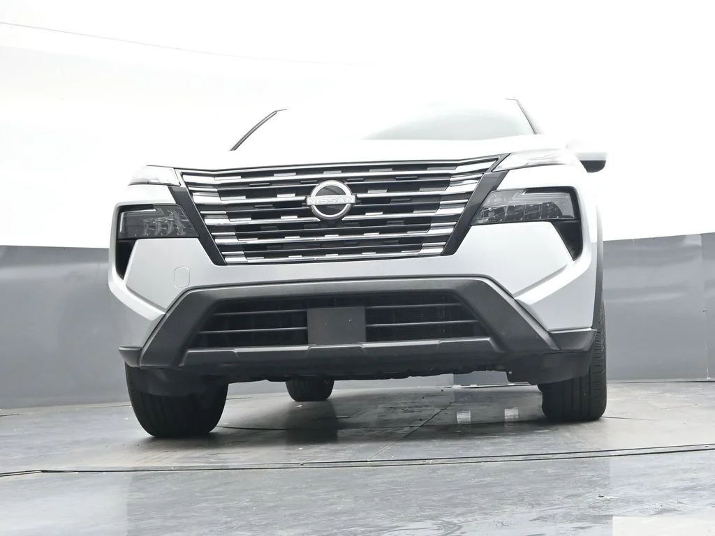 Used 2025 Silver Nissan SV image 41
