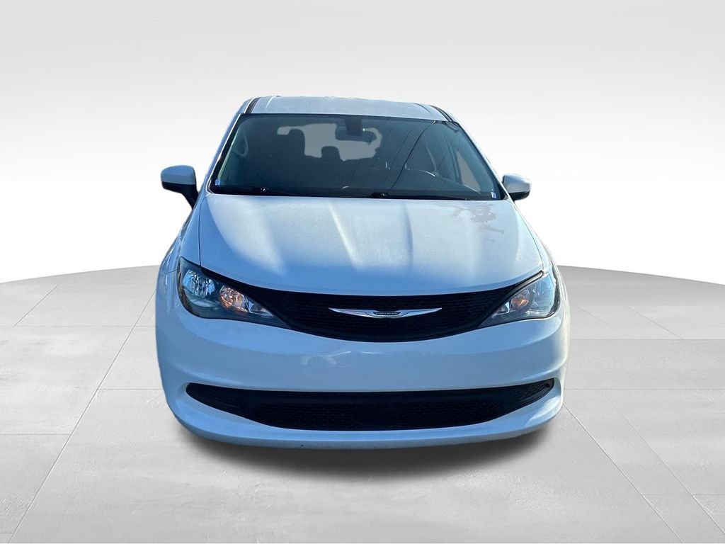 Used 2022 White Chrysler LX image 8