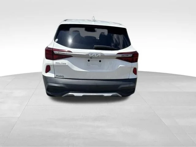 Used 2022 White Kia LX image 7