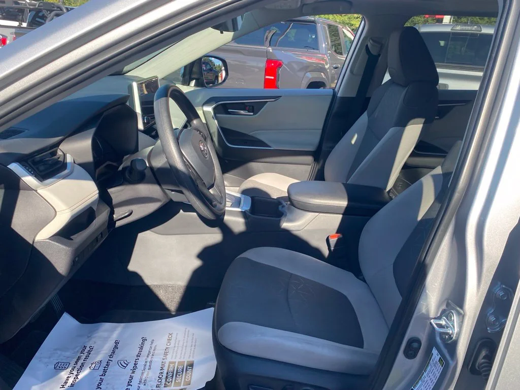 Used 2025 Silver Toyota XLE image 5