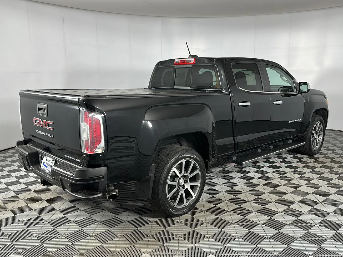 Used 2022 Onyx Black GMC 4WD Denali image 26