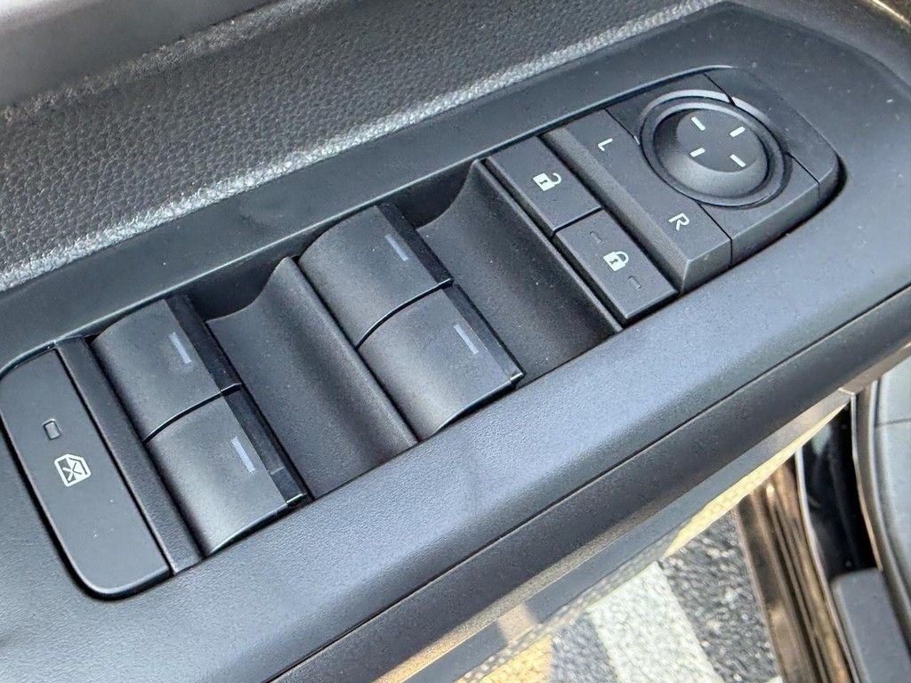 2025 Toyota Tacoma TRD Sport - Photo 11