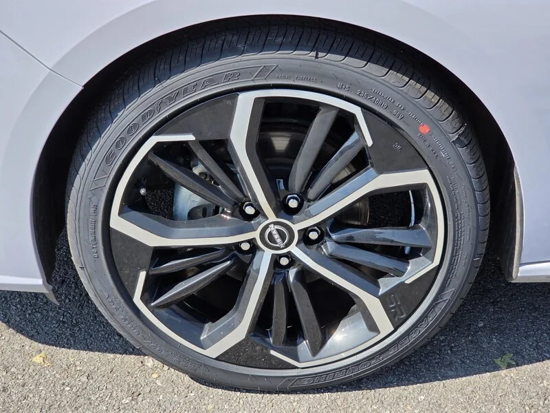 Used 2024 Pearl NISSAN 2.5 SR image 18