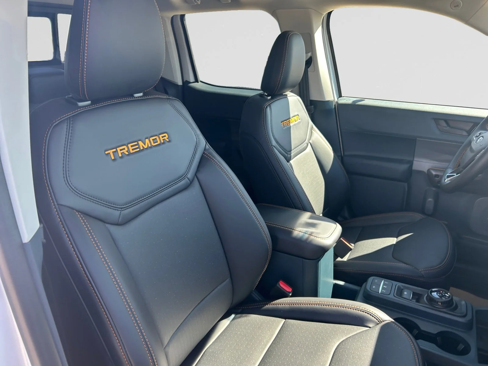 New 2026 Oxford White Ford Tremor image 11
