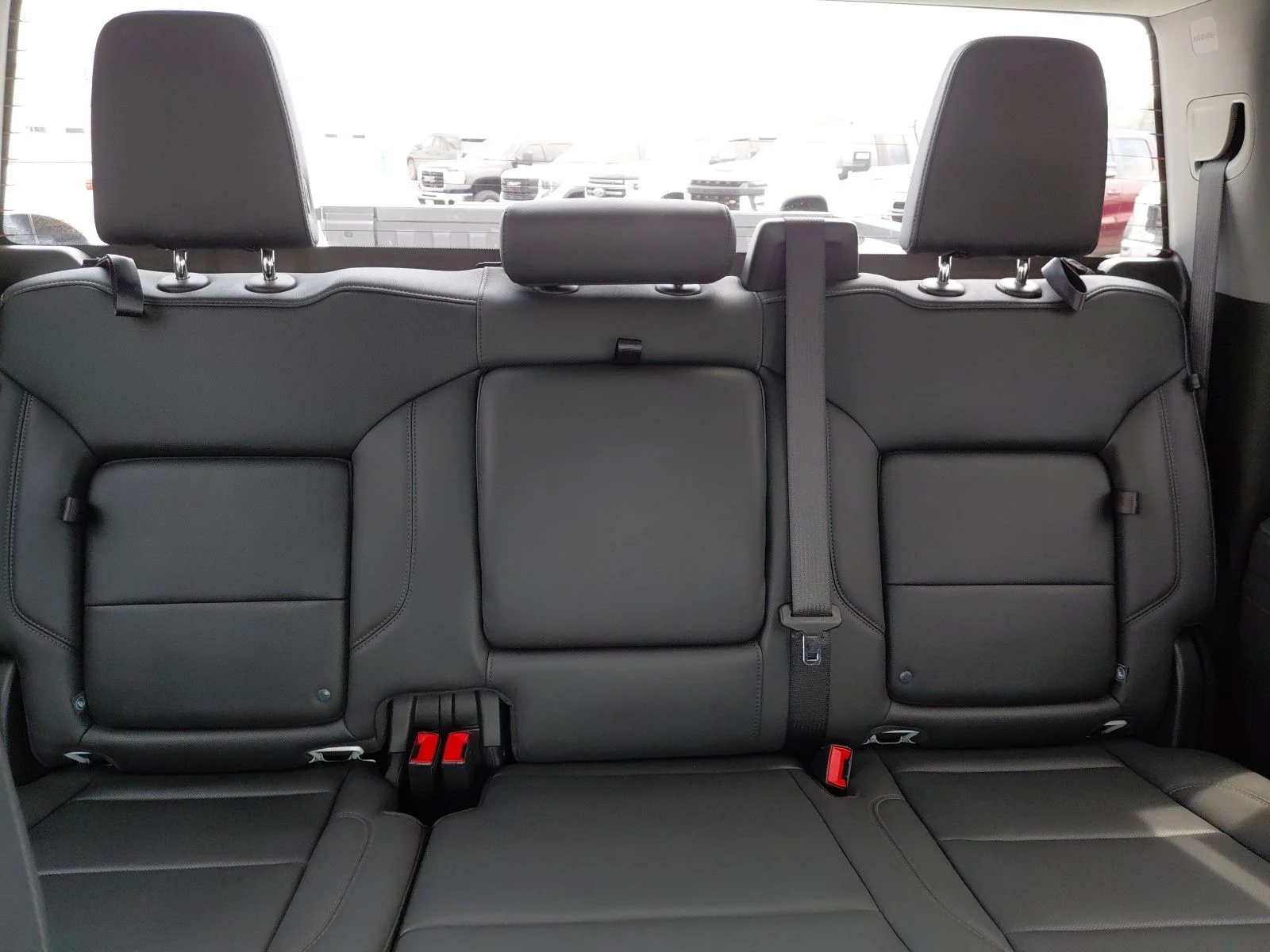 Used 2025 White GMC SLT image 37
