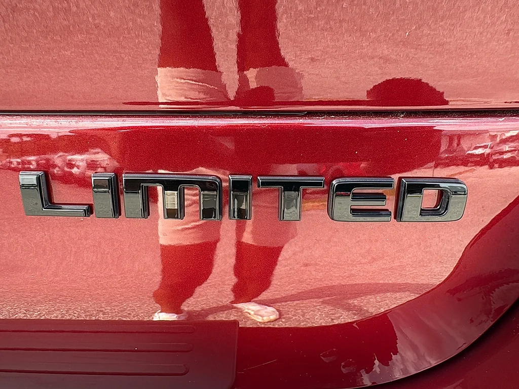 Used 2024 Velvet Red Pearl Coat Jeep  image 13