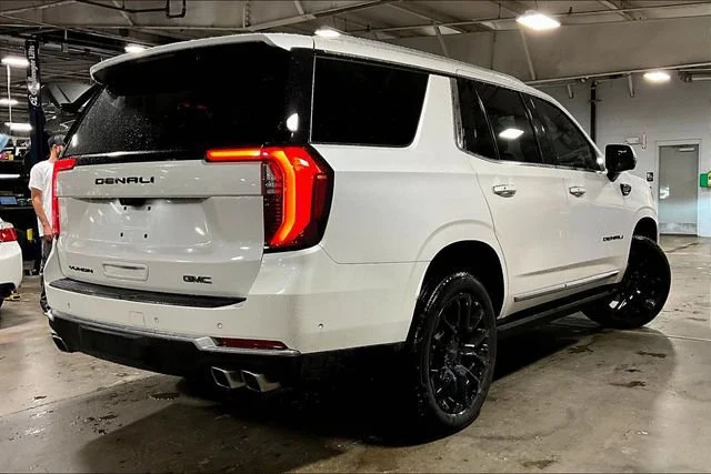Used 2025 White Frost Tricoat GMC Denali image 4