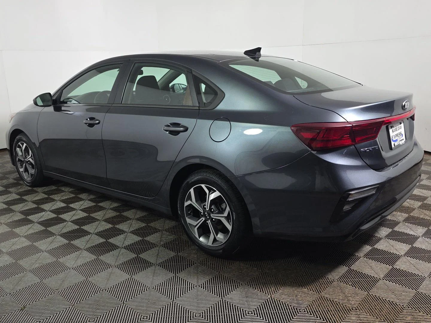Used 2020 Gravity Gray Kia LXS image 11