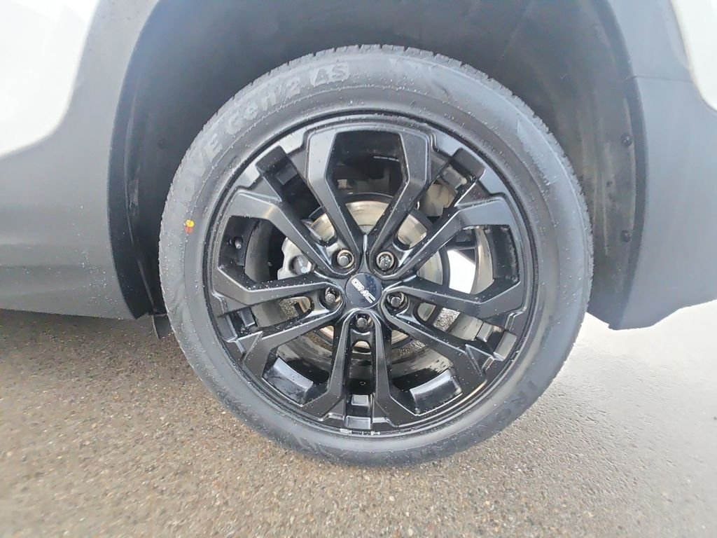 Used 2019 White GMC SLT image 26