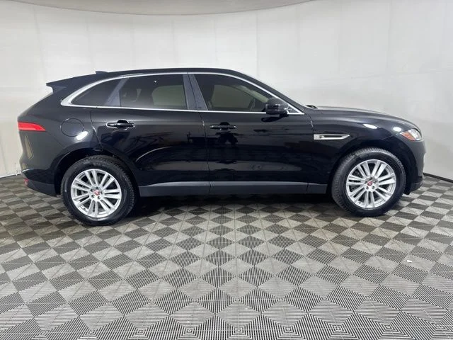 Used 2020 Black Jaguar 30t Prestige image 2