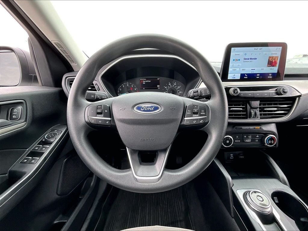 Used 2022 White Ford SE image 17