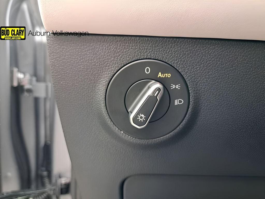 2025 Volkswagen Taos SE - Photo 30
