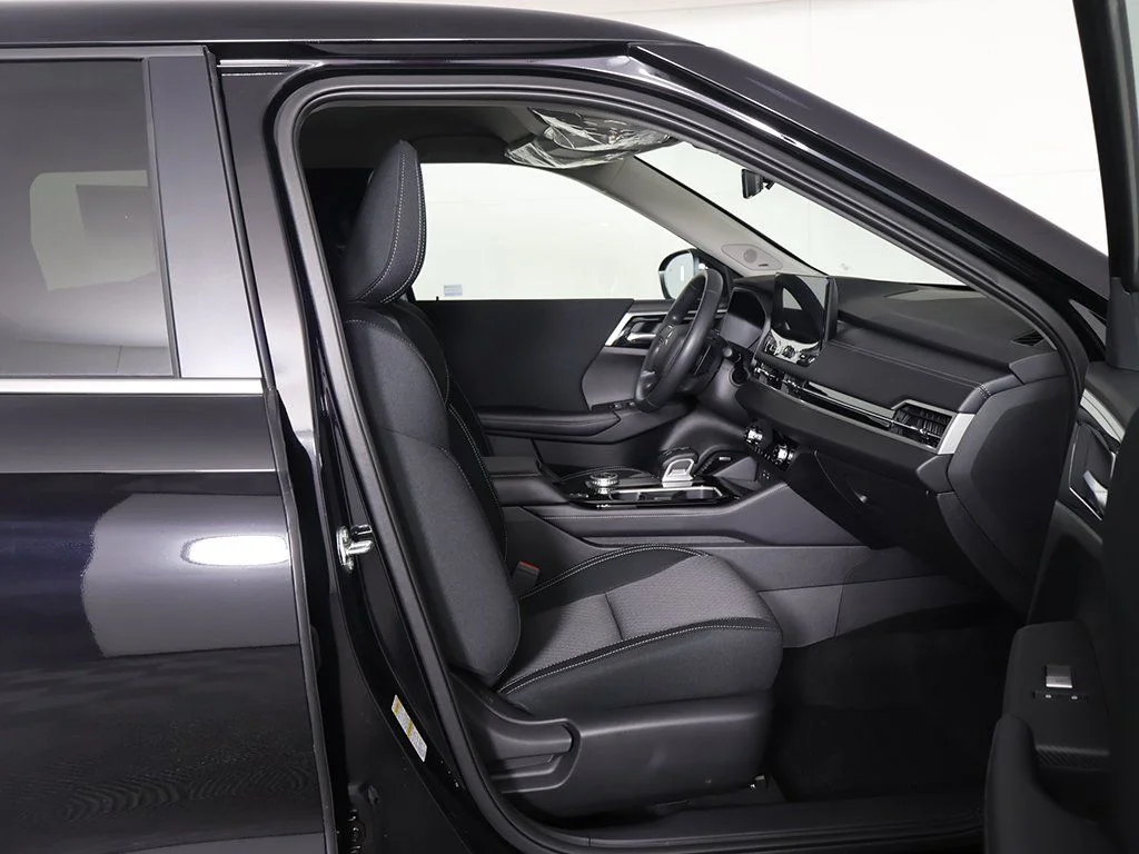 New 2026 Black Mitsubishi ES image 28