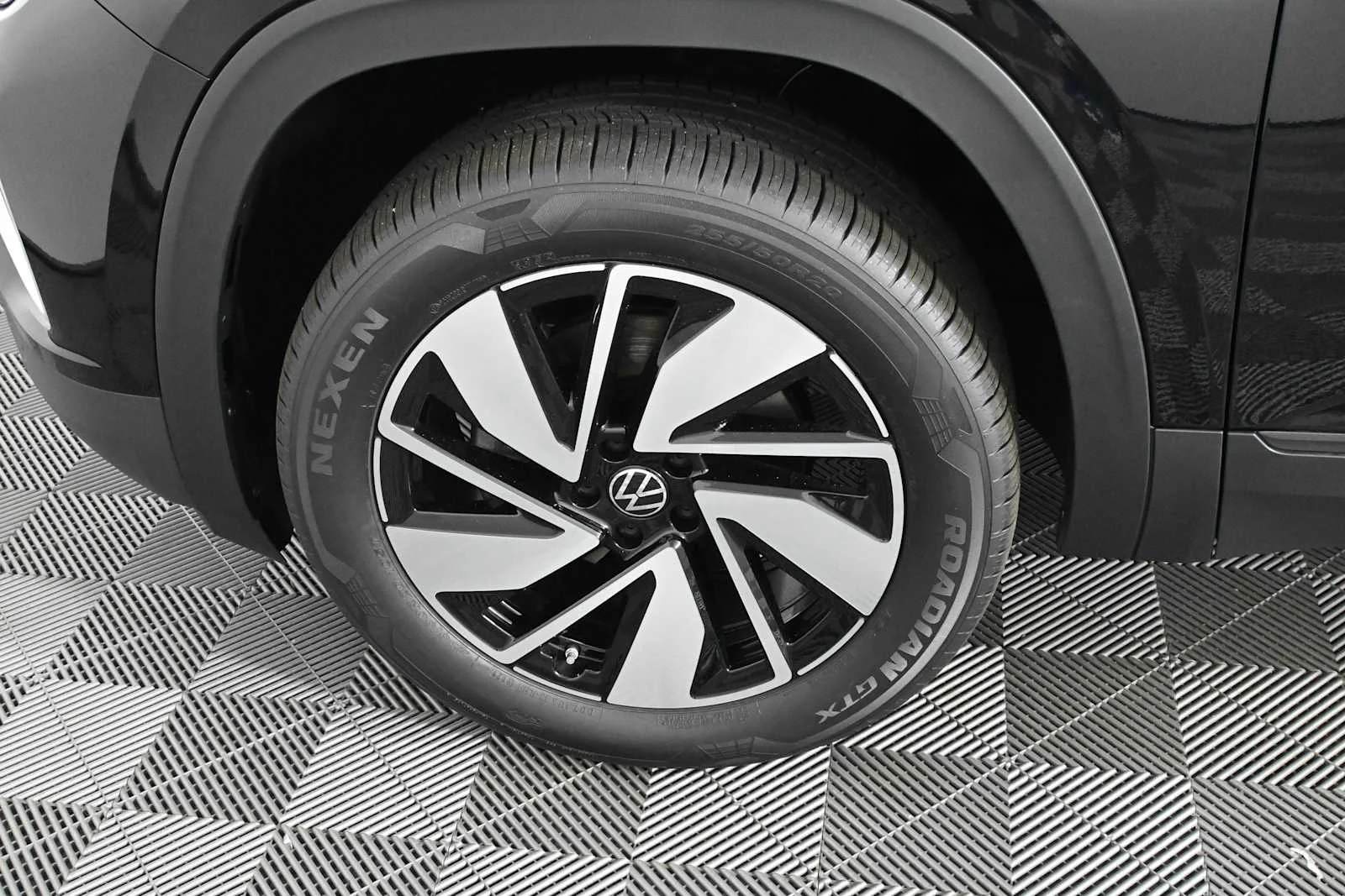 New 2026 Deep Black Pearl Volkswagen 2.0T SE w/Technology image 31