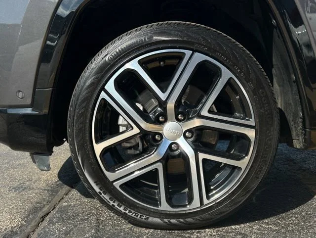 Used 2024 None Jeep Limited image 15