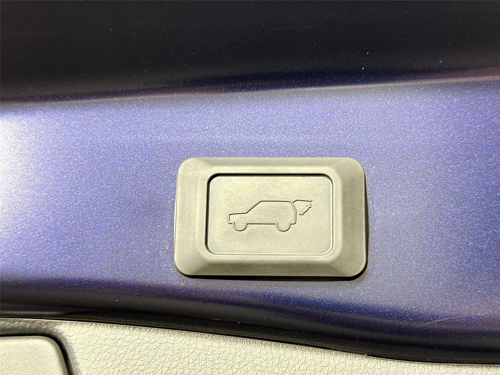2025 Toyota RAV4 XSE - Photo 44