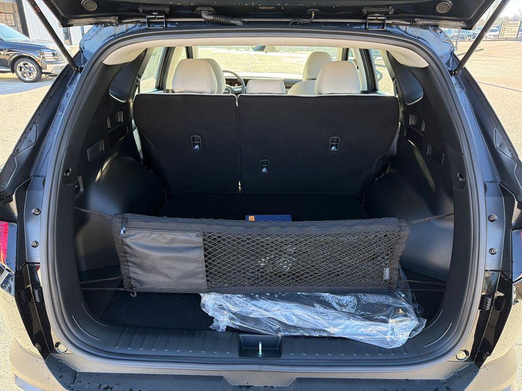New 2026 Black Hyundai SE FWD image 18